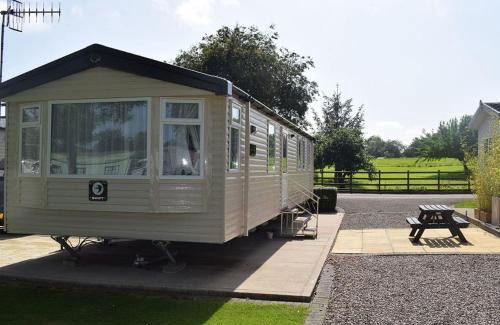 Tiddington Resort | Riverside Park