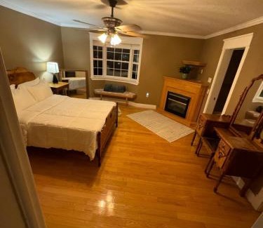 Clarke's Beach Ski Chalet | Riverside Pool Chalet !