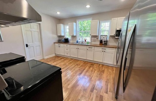 Fries Apartment | Riverside Refuge at The Washington Inn 4