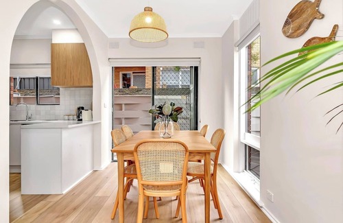 Glenelg North House | Riverside Refuge A Contemporary Gem near the Beach