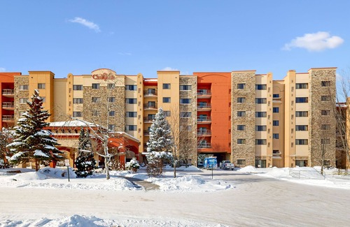 Wisconsin Dells Condo | Riverside resort studio with balcony