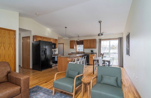 East Grand Forks House | Riverside Retreat - Greenway Escape with 4 bedrooms and 2 bathrooms