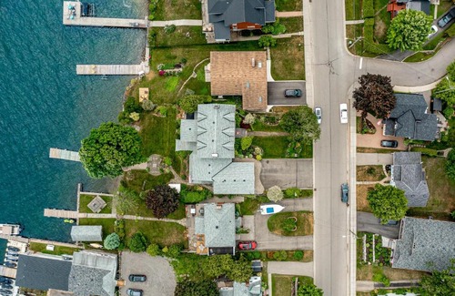 Brockville House | Riverside Retreat