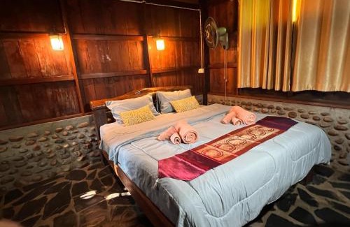 Thani House | Riverside Retreat Sukhothai Guest House