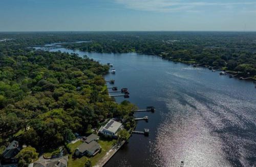 Jacksonville House | Riverside Retreat Waterfront, Fishing, Parks Music