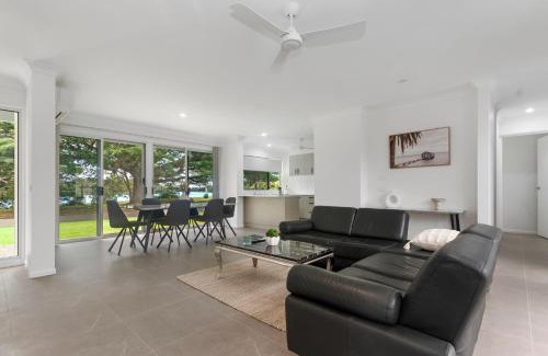 Annandale House | Riverside Serenity