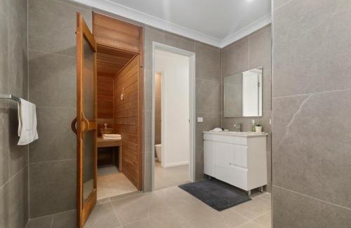 Annandale House | Riverside Serenity