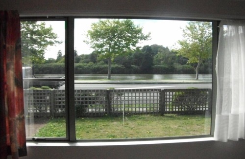 Whanganui House | Riverside Townhouse with room for all the family, great location & WIFI