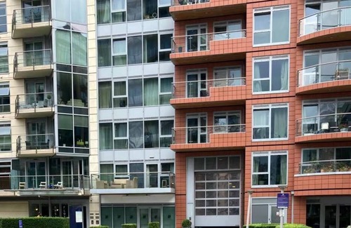 Sands End Apartment | Riverside walk Condo Sanitised Gym SW18 in Battersea London