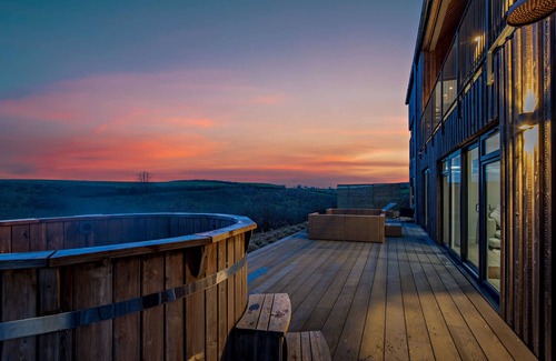 Saltash House | Riverview Farmhouse - Six Bedroom House, Sleeps 10