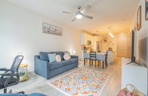 Downtown San Antonio Apartment | Riverwalk King Suite Apt Retreat with infinity pool Sofa Bed Gym & Free Parking