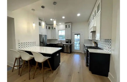 Mahncke Park House | Riverwalk Pearl Zoo Museums Pool 5 BR 4 1/2 Baths, -Ask for extra days!-