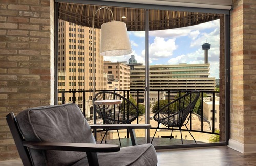 Main - Military Plaza House | RiverWalk Plaza - King with Balcony