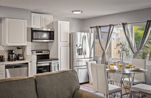 Downtown Fort Lauderdale Apartment | RiverwalkVilla I WaterFront I Dock & Jacuzzi