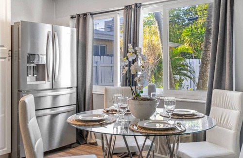 Downtown Fort Lauderdale Apartment | RiverwalkVilla I WaterFront I Dock & Jacuzzi