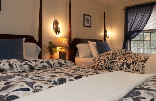Deep River Center Bed & Breakfast | Riverwind Inn Bed & Breakfast