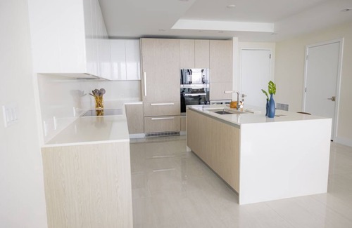 Singer Island Hotel | Riviera Beach. Elegant 2BR Retreat w Oceanview