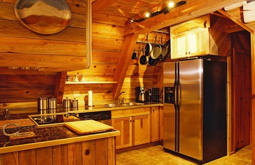 La Pine Cabin | Riviera Des Chutes (River of the Falls) Cabin in the Woods