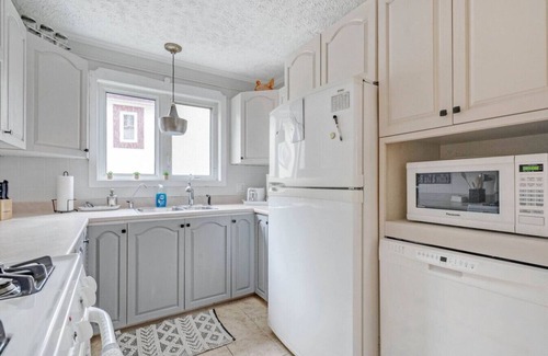 Gatineau House | Riviera Escape: Spa & Waterfront