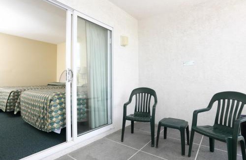 Wildwood Hotel | Riviera Resort & Suites