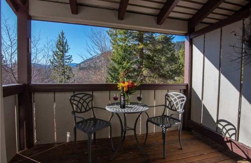 Moose Wilson Road Apartment | RMR: Sarvisberry 3022 Condo in The Aspens