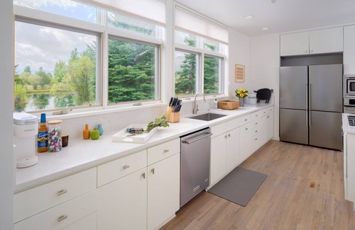 Wilson House | RMR: Soaring Summits Modern Home with Mtn Views