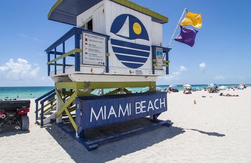 Little Haiti House | Roami | 10 min walk to Biscayne Plaza| Studio