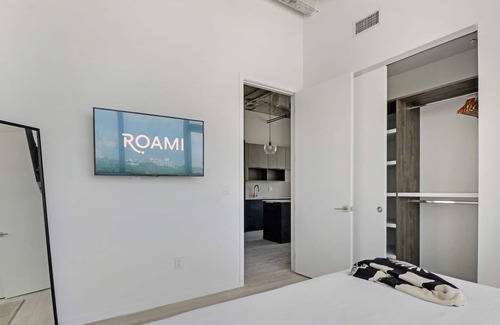 Little Haiti House | Roami | 10 min walk to Biscayne Plaza