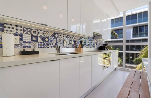 South Pointe Apartment | Roami at 250 Collins | 4 Bed Combo | Pool #32