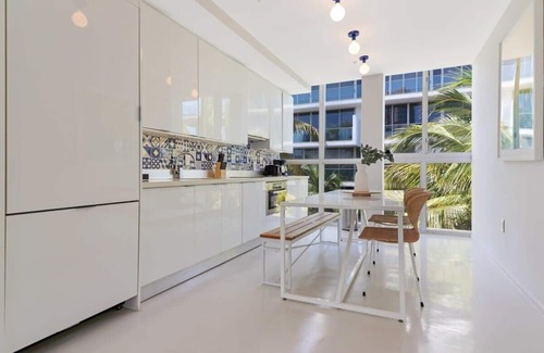 South Pointe House | Roami at 250 Collins | 4 Bed Combo | Rooftop Pool