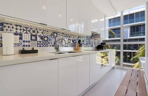 South Pointe House | Roami at 250 Collins | 4 Bed Combo | Rooftop Pool