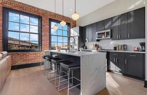 Arts/Warehouse District Apartment | Roami at The Lola Near French Qtr #26