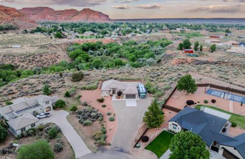 Kanab House | Roaming Red Rock 360 views RV Hook ups Family home
