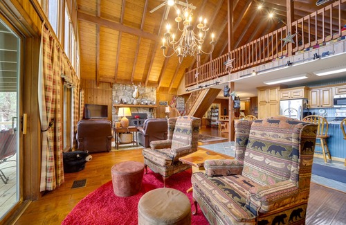 Robbinsville Cabin | Robbinsville Vacation Rental w/Covered Balcony