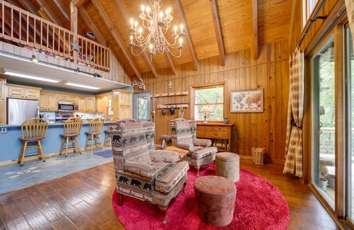 Robbinsville Cabin | Robbinsville Vacation Rental w/Covered Balcony