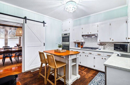 Washington Apartment | Roberson House: Private Pool|Walk to Downtown|Sleeps 12