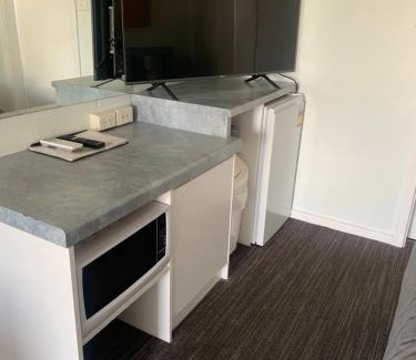 Waterhouse Hotel | Robetown Motor Inn & Apartments