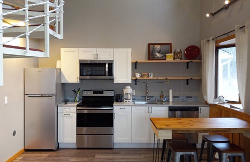 Poynette Condo | Robin's Roost - A Lofted Condo on the Wisconsin River