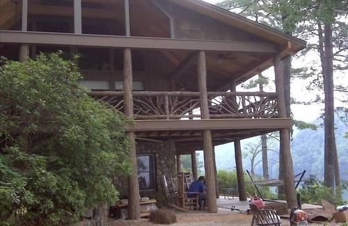 Salem House | Robinson Lake Front Lodge on Lake Jocassee