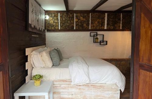 Valle de Guadalupe Bed & Breakfast | Roca Jardin Chalet