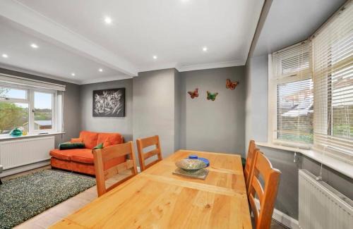 Rochester East Ward House | Rochester Cozy 3Bed Home with Free Parking