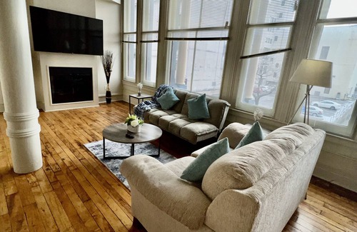 Central Business District Apartment | Rochester Luxury Settings—5 min from Hospital/Business/Entertainment Places