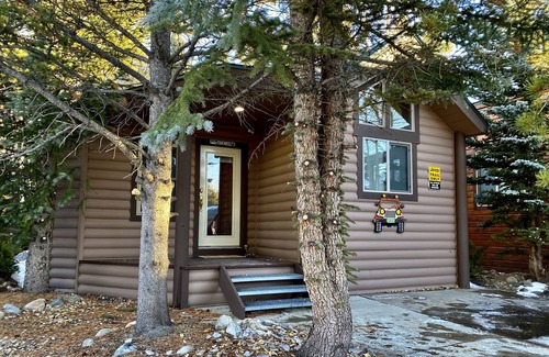 Breckenridge Ski Chalet | Rock Crawlers Retreat romantic and warm 5 min to Breck on Shuttle route