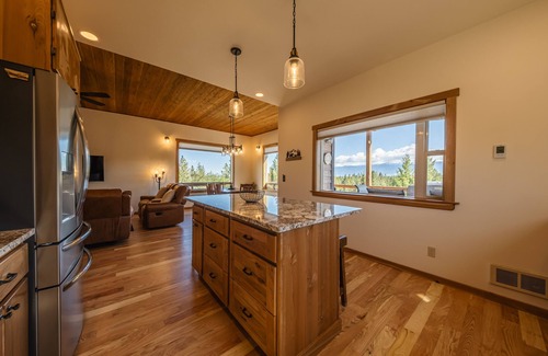 Rexford House | Rock Lot – A 5 Star Vacation! Picturesque 3 BDR Sleeps 9 w/Amazing Views