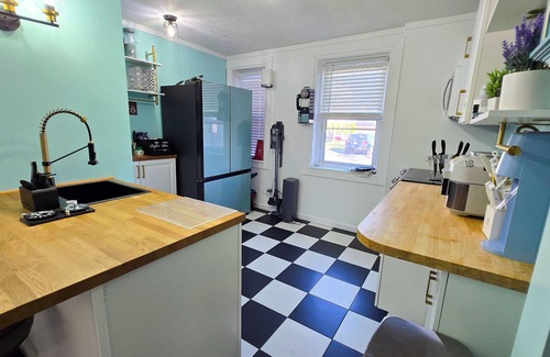 Sandusky Apartment | Rock N Roll
