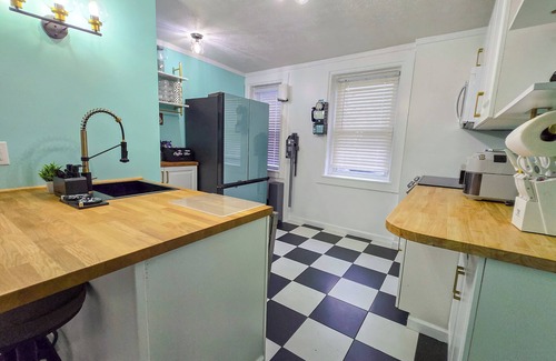 Sandusky Apartment | Rock N Roll