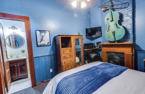 Faubourg Marigny Hotel | Rock the Night Away in Historic Guest House