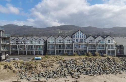 Rockaway Beach House | Rockaway beach vibes,Waterfront Oceanfront Rockaway Beach House near Downtown,WIFI, Washer Dryer