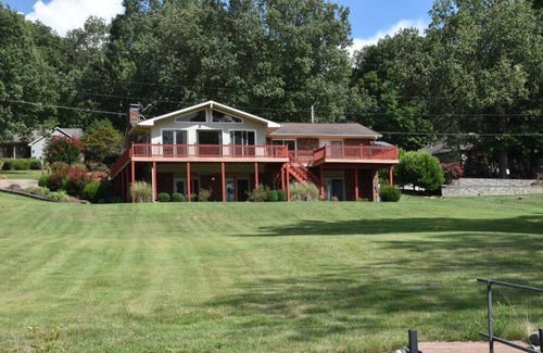 Cadiz House | Rockcastle Sunset Cove - Lakefront Vacation Retreat