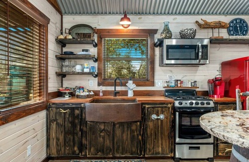 Fredericksburg Cabin | Rockin' R - Morning Star Cabin